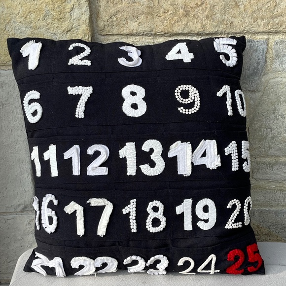 Magnolia Home Joanna Gaines Advent Christmas Loloi Black White Pillow Pockets LN - Picture 1 of 11